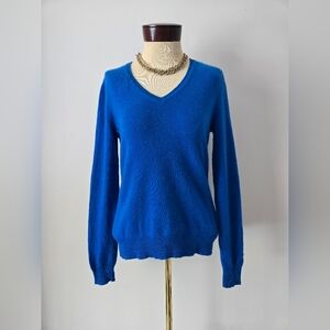 Lord & Taylor 100%  Cashmere Royal Blue V-Neck Sweater. Size Medium